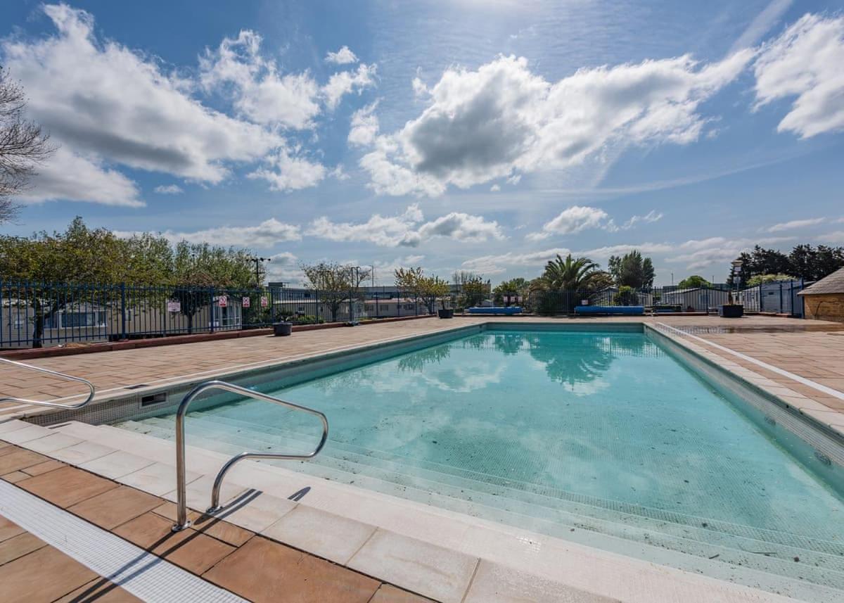 Riverside Caravan Holiday Park Bognor Regis Esterno foto
